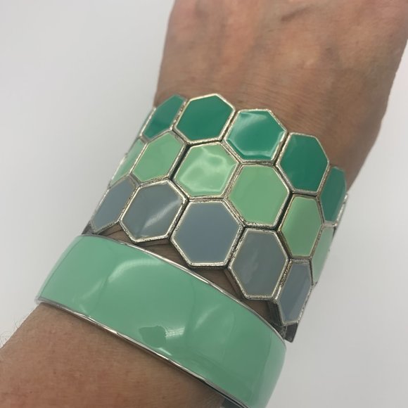 Set of Two Enamel Bracelets Aqua Bangel and Beehive Stretch - Picture 3 of 3